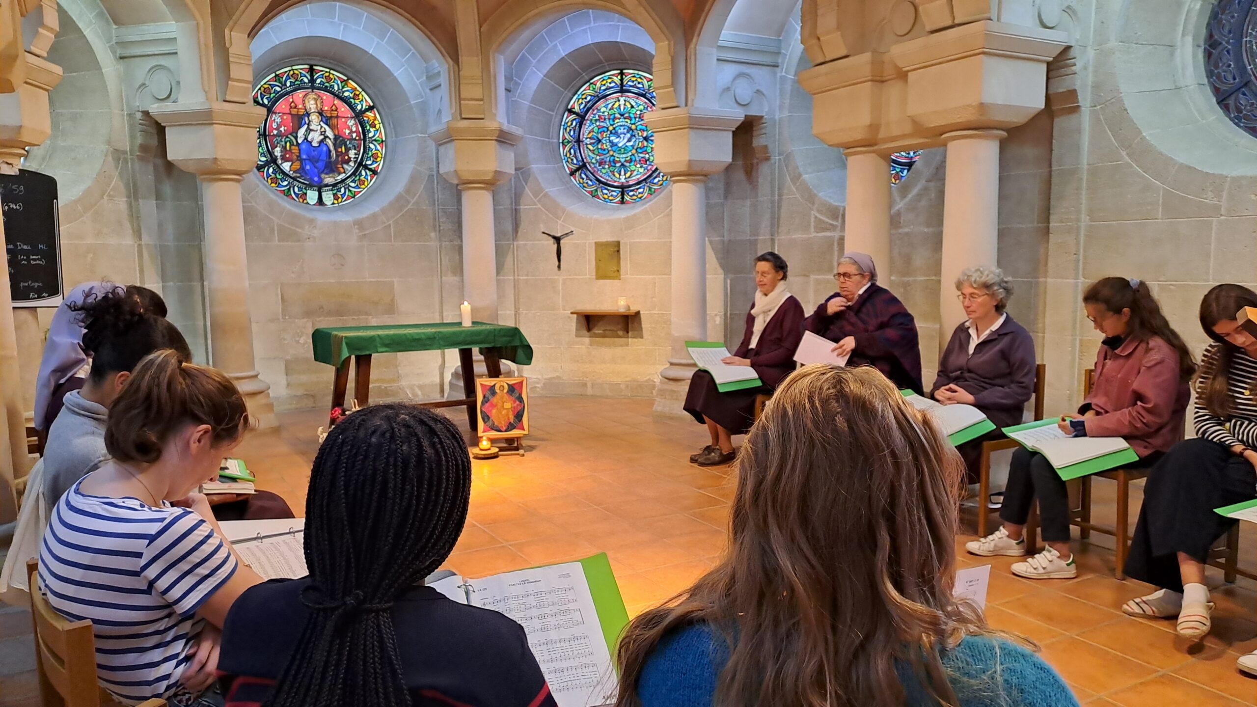 Religieuse de l’Assomption en prière